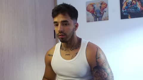 Snapshot of darius_phoenix chatting on July 23, 4:16 pm Darius Phoenix online show from July 23, 4:16 pm