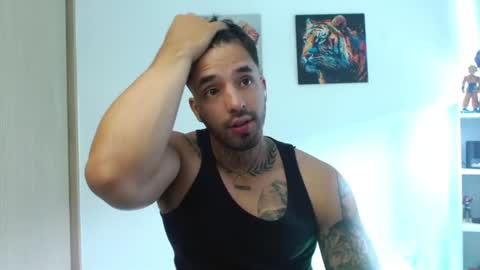 Snapshot of darius_phoenix chatting on July 27, 4:58 pm Darius Phoenix online show from July 27, 4:58 pm
