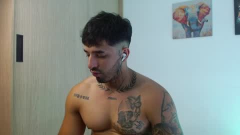Snapshot of darius_phoenix chatting on July 28, 6:31 pm Darius Phoenix online show from July 28, 6:31 pm