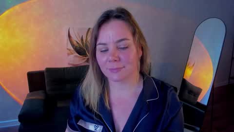 darjancharm online show from February 9, 7:45 am