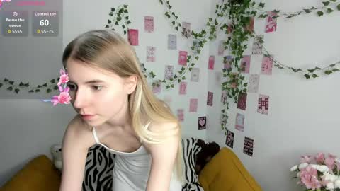 Snapshot of dark_ester chatting on June 10, 11:53 am Ester online show from June 10, 11:53 am