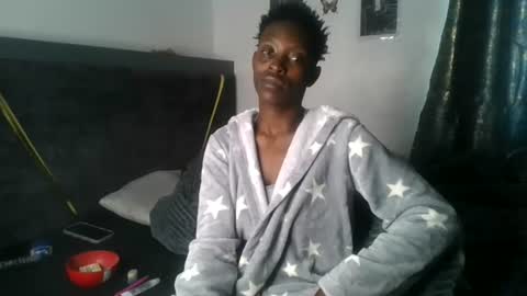 dark_mellanin online show from June 12, 7:18 am