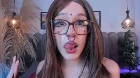 Snapshot of dark_nina_ chatting on December 3, 3:47 am Nina online show from December 3, 3:47 am