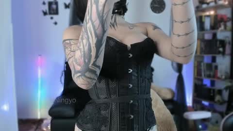 Snapshot of dark_ningyo chatting on June 7, 1:54 am Dafne online show from June 7, 1:54 am