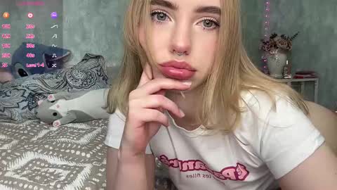 Snapshot of dark_side1213 chatting on October 13, 5:40 am Darkside online show from October 13, 5:40 am