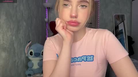 Snapshot of dark_side1213 chatting on November 19, 10:48 am Darkside online show from November 19, 10:48 am