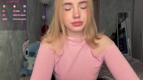 Snapshot of dark_side1213 chatting on November 27, 9:11 am Darkside online show from November 27, 9:11 am