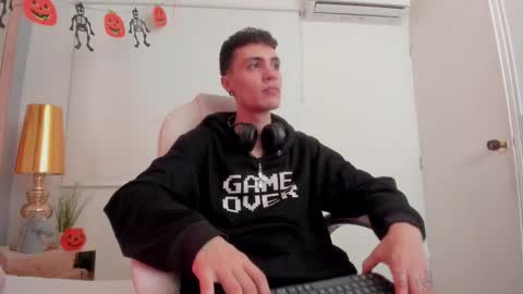 dark_sun333 online show from October 28, 10:12 pm