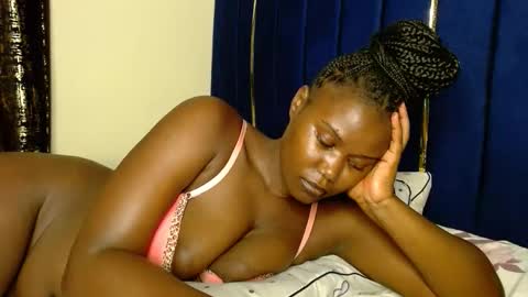 Snapshot of dark_tiffany chatting on October 31, 6:53 pm Tiff online show from October 31, 6:53 pm