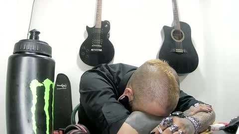 Snapshot of darkclothes chatting on December 23, 2:45 am darkclothes online show from December 23, 2:45 am