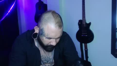 Snapshot of darkclothes chatting on December 24, 12:44 am darkclothes online show from December 24, 12:44 am