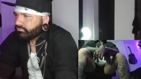 Snapshot of darkclothes chatting on December 25, 10:39 am darkclothes online show from December 25, 10:39 am