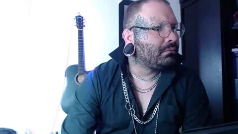 Snapshot of darkclothes chatting on February 17, 7:42 pm darkclothes online show from February 17, 7:42 pm