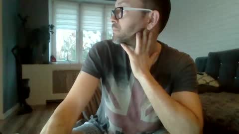 Snapshot of darkhaired34 chatting on December 13, 6:53 am darkhaired34 online show from December 13, 6:53 am