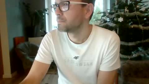 Snapshot of darkhaired34 chatting on December 30, 7:37 am darkhaired34 online show from December 30, 7:37 am