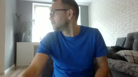 Snapshot of darkhaired34 chatting on January 23, 8:25 am darkhaired34 online show from January 23, 8:25 am