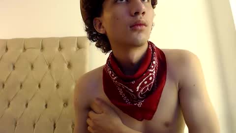 darkknightx01 online show from November 1, 12:45 am