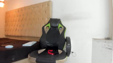 darkknightx01 online show from March 13, 1:34 am