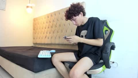 darkknightx01 online show from March 29, 2:11 am