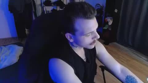 Snapshot of darknovelclown chatting on March 15, 3:40 pm darknovelclown online show from March 15, 3:40 pm