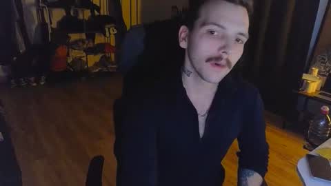 Snapshot of darknovelclown chatting on March 17, 5:38 pm darknovelclown online show from March 17, 5:38 pm