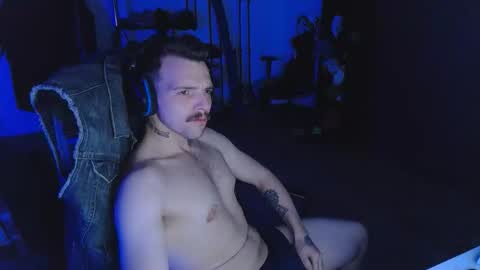 Snapshot of darknovelclown chatting on March 25, 1:22 am darknovelclown online show from March 25, 1:22 am