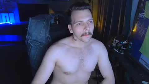 Snapshot of darknovelclown chatting on March 31, 1:51 am darknovelclown online show from March 31, 1:51 am