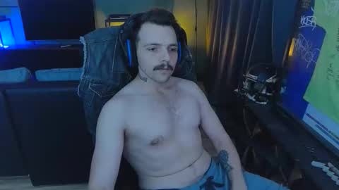 Snapshot of darknovelclown chatting on March 31, 9:59 pm darknovelclown online show from March 31, 9:59 pm