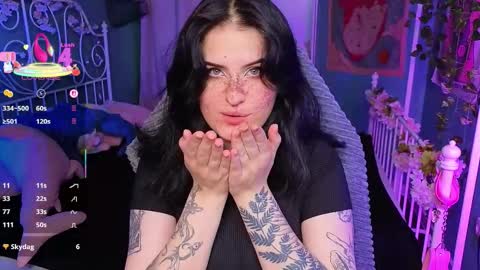 Snapshot of darksh1ne chatting on October 7, 6:10 am Shine online show from October 7, 6:10 am