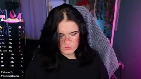 Snapshot of darksh1ne chatting on October 18, 5:32 am Shine online show from October 18, 5:32 am