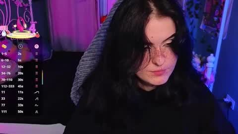 Snapshot of darksh1ne chatting on October 25, 6:10 am Shine online show from October 25, 6:10 am