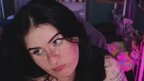 Snapshot of darksh1ne chatting on November 12, 6:47 am Shine online show from November 12, 6:47 am