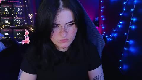 Snapshot of darksh1ne chatting on December 13, 8:36 pm Shine online show from December 13, 8:36 pm