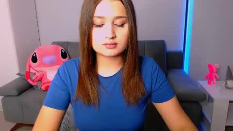 Amelie online show from June 7, 4:00 pm