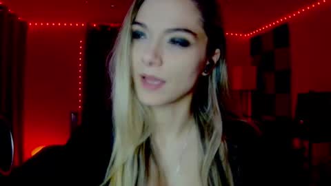 Snapshot of darkskullmistress chatting on November 7, 4:01 am roseredgoddess online show from November 7, 4:01 am