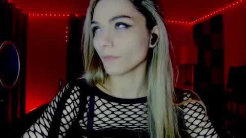 Snapshot of darkskullmistress chatting on November 19, 4:34 am roseredgoddess online show from November 19, 4:34 am