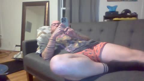 Snapshot of darlcomllc chatting on March 10, 2:39 am darlcomllc online show from March 10, 2:39 am