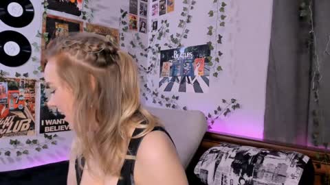lina online show from December 7, 8:49 pm