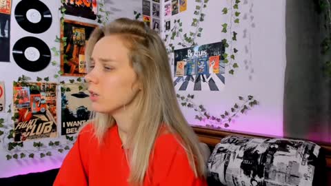 lina online show from December 10, 8:38 pm