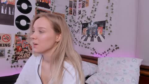 lina online show from December 16, 11:28 pm