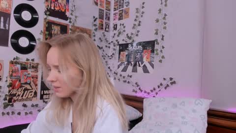lina online show from December 17, 2:33 am