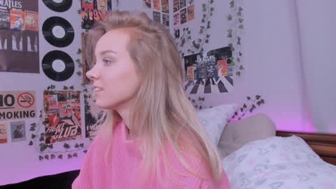lina online show from December 17, 11:49 pm