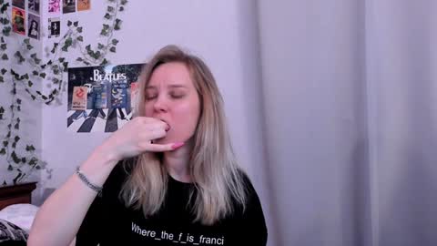 lina online show from December 23, 8:47 pm