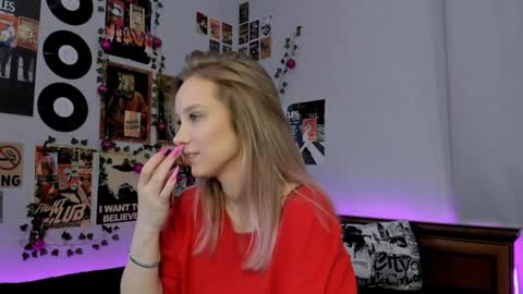 lina online show from January 9, 12:03 am