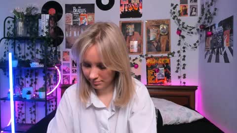 lina online show from March 3, 8:32 pm