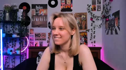 lina online show from March 4, 11:43 pm