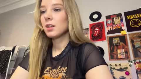 lina online show from September 12, 9:15 pm