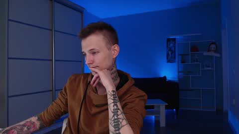 your lovely Oli online show from December 2, 6:54 pm