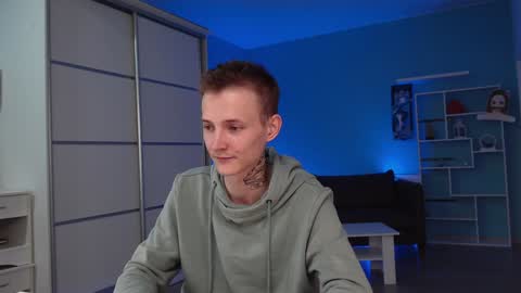 your lovely Oli online show from December 12, 5:26 pm