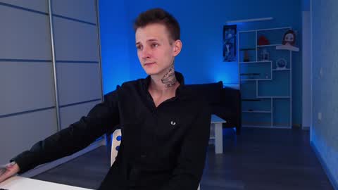 your lovely Oli online show from December 19, 2:57 pm